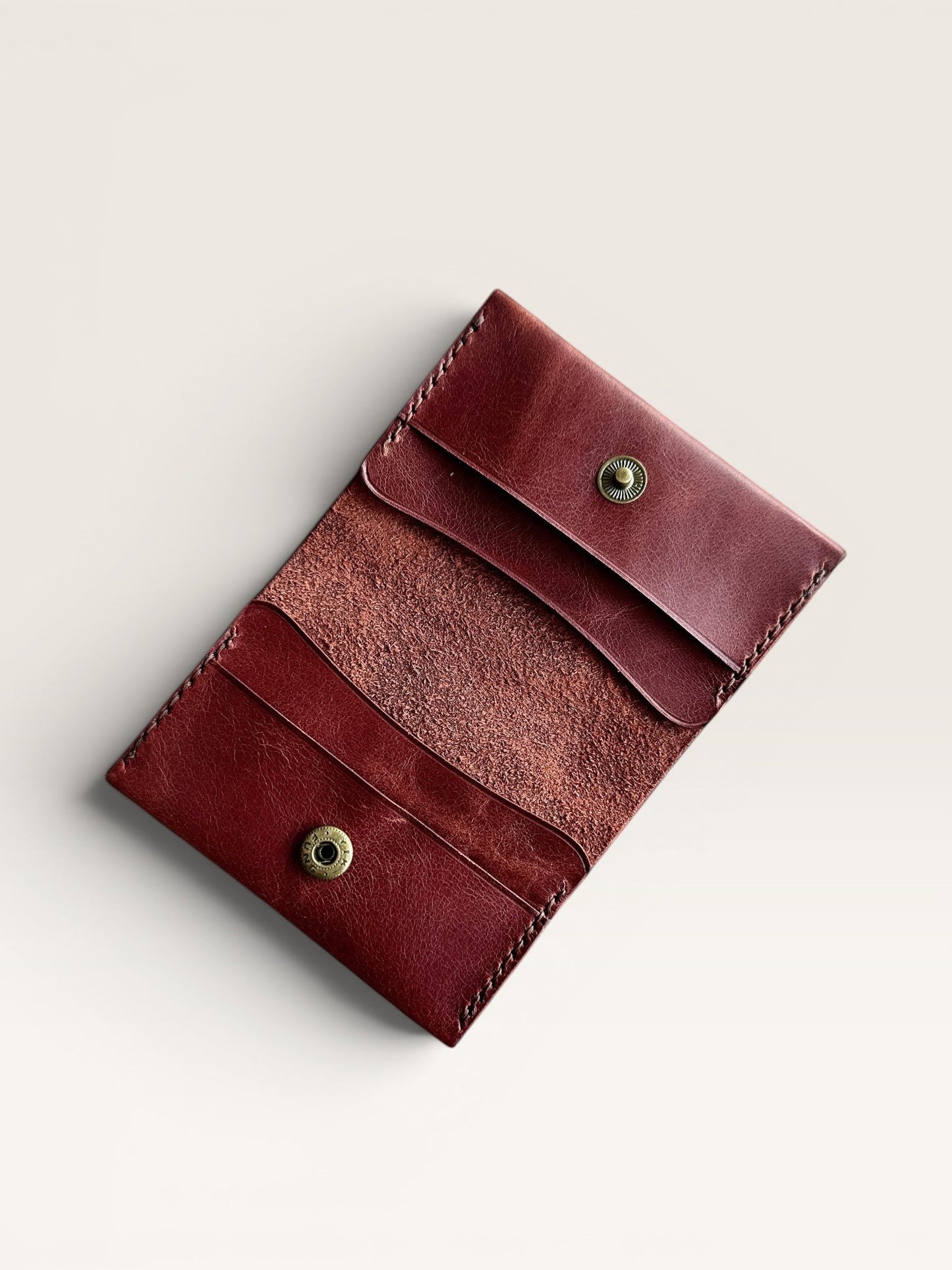 El Yapımı Bordo Deri Kartlık – Hakiki Deri, Minimal ve Şık Tasarım – Unisex Vintage Cüzdan
