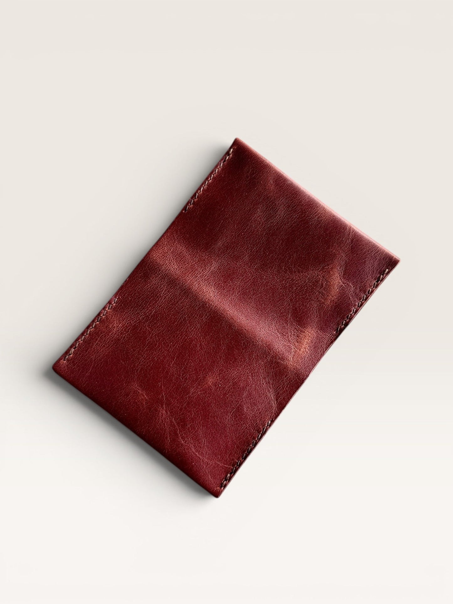 El Yapımı Bordo Deri Kartlık – Hakiki Deri, Minimal ve Şık Tasarım – Unisex Vintage Cüzdan