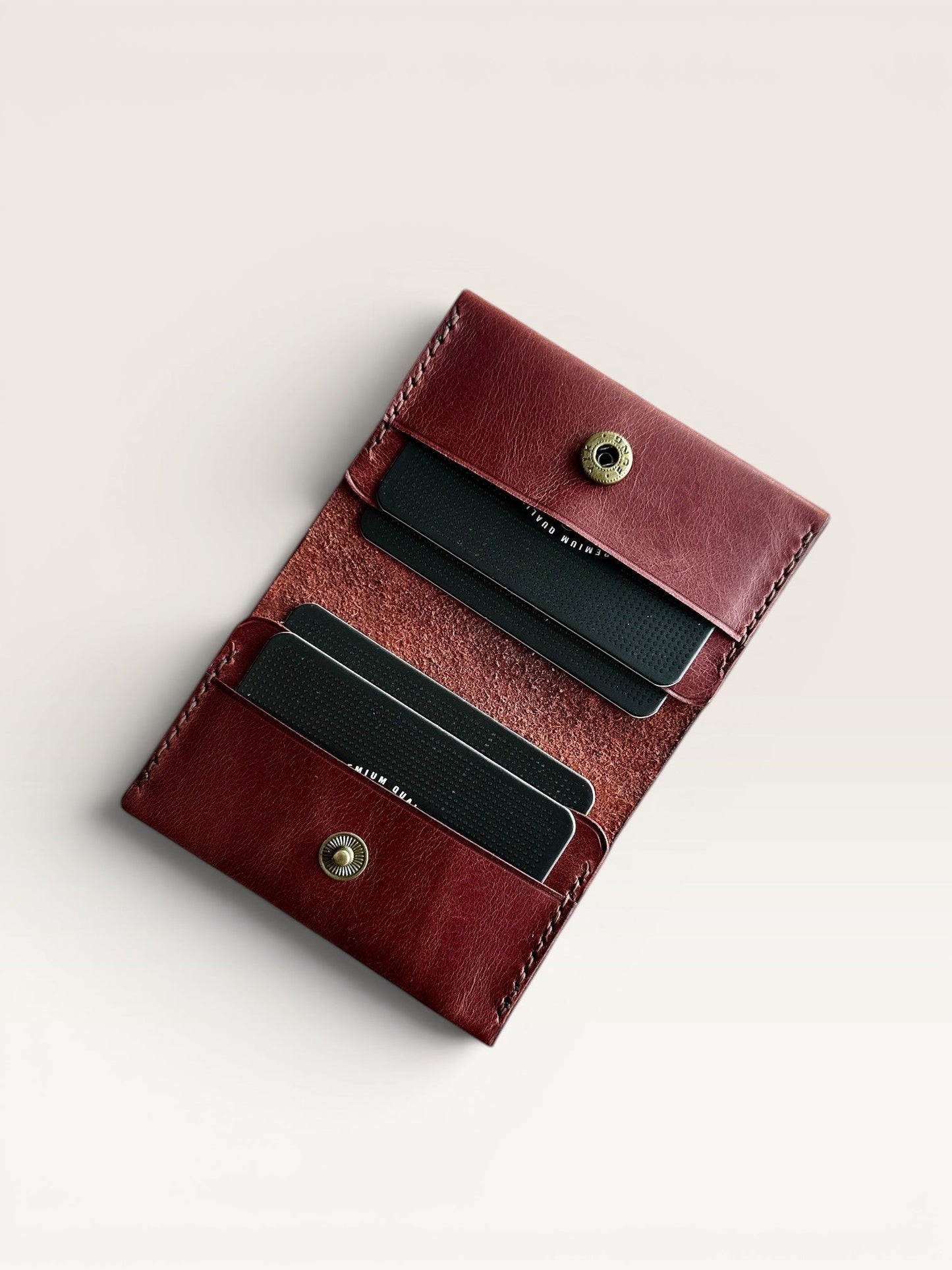El Yapımı Bordo Deri Kartlık – Hakiki Deri, Minimal ve Şık Tasarım – Unisex Vintage Cüzdan