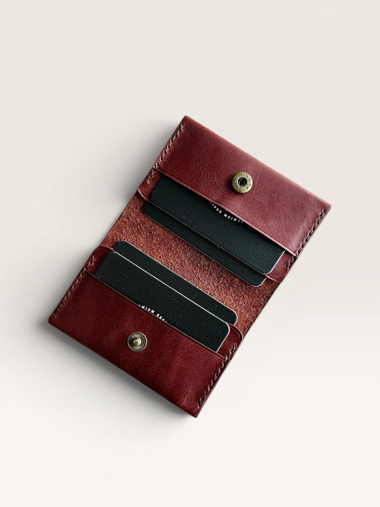 El Yapımı Bordo Deri Kartlık – Hakiki Deri, Minimal ve Şık Tasarım – Unisex Vintage Cüzdan