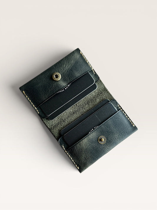 Hakiki Deri El Yapımı Koyu Yeşil Kartlık – Vintage Minimal Cüzdan – Erkek & Kadın İçin Şık Tasarım